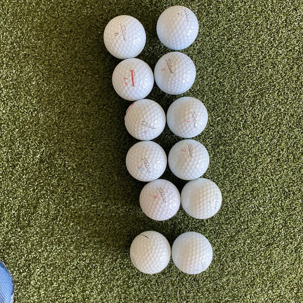 12 titleist pro v1 or v1x used golf balls.